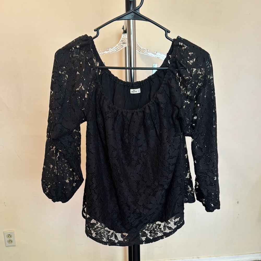 Hollister Black Ruffled 3/4 Sleeve Blouse
